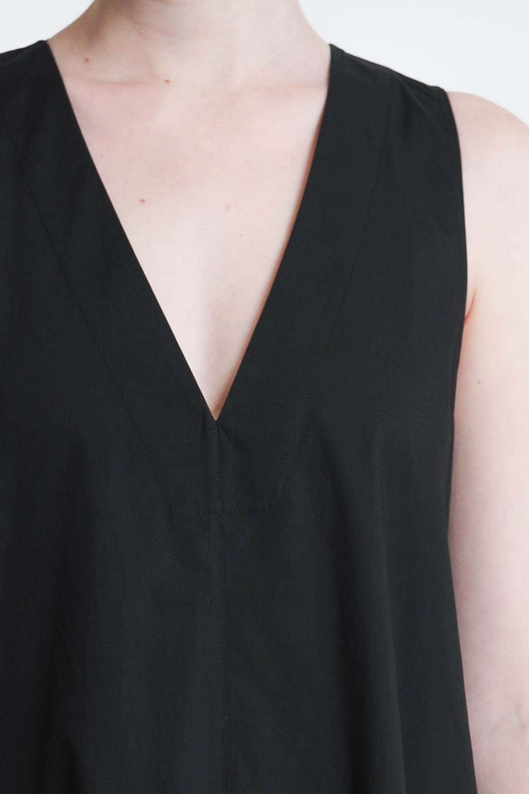 Lee Mathews, Kleid Poplin Apron in Schwarz