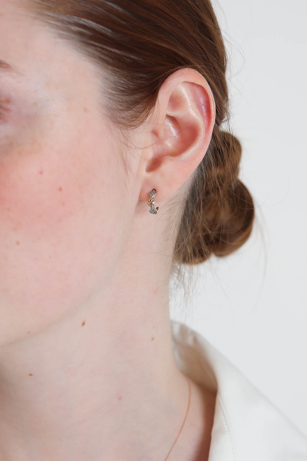 Pascale Monvoisin, boucle d'oreille Adele n° 1 en blanc