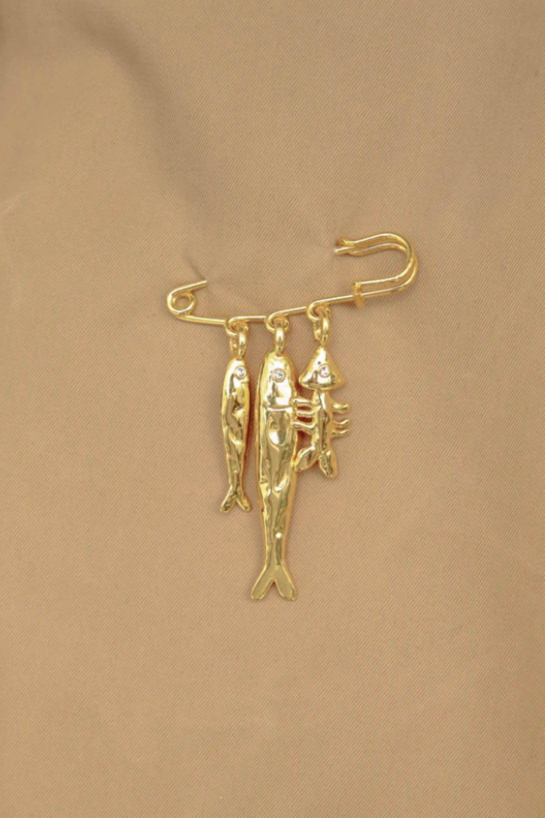 Éliou, Brosche Sardine in Gold