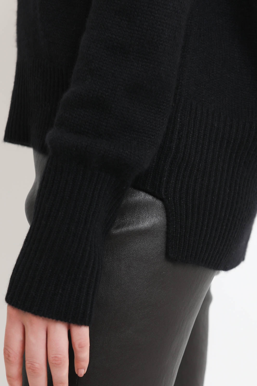 Lisa Yang, Pullover Mila in Schwarz