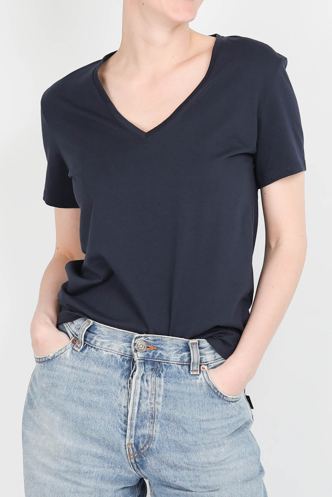 T-Shirt V-Neck in Marine