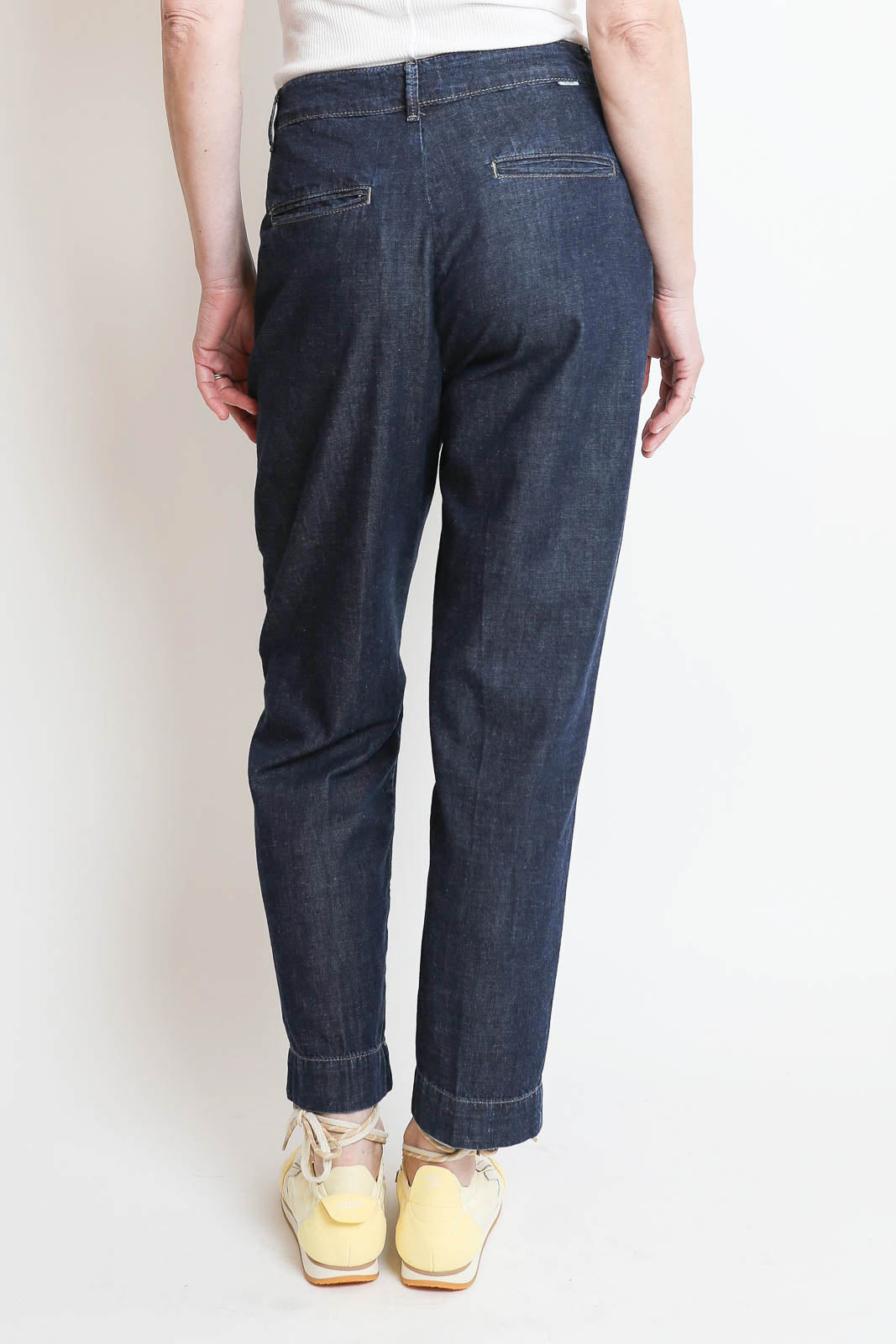 The Nim, Hose Chino in Dark