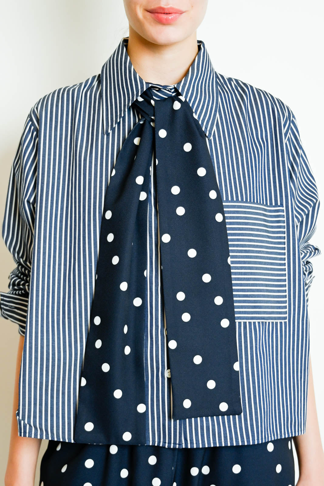 Atelier 1985, blue polka dot tie