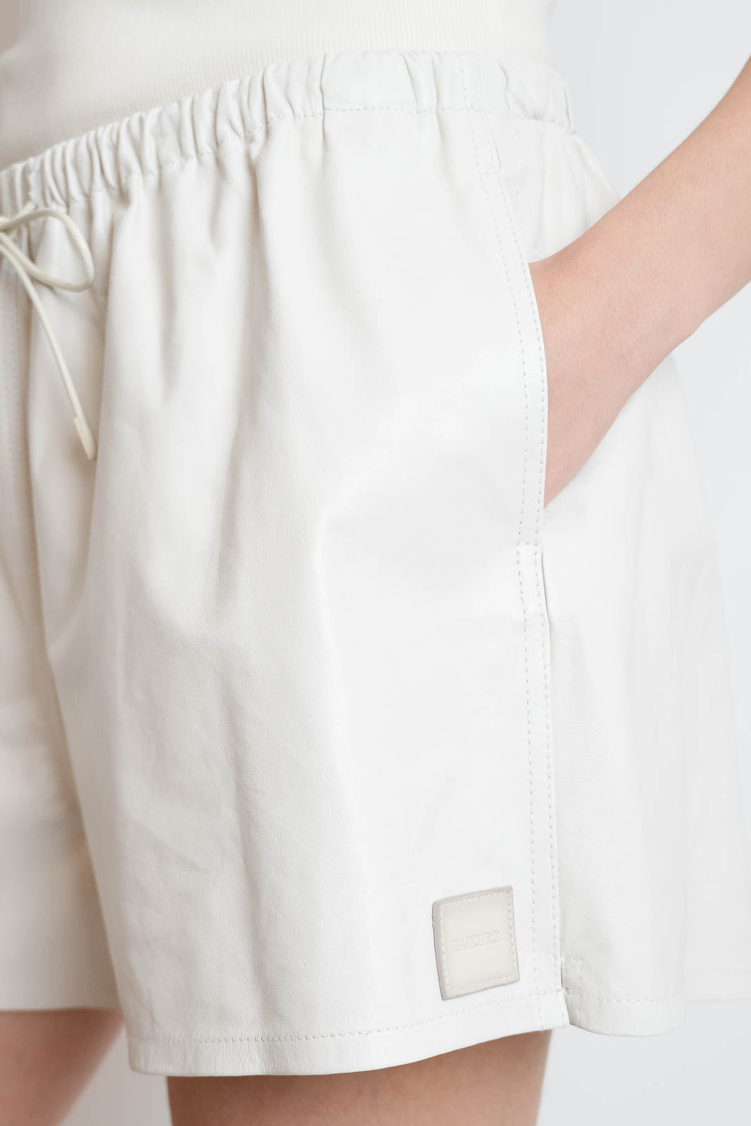 Haikure, Shorts Ada in Wrincled