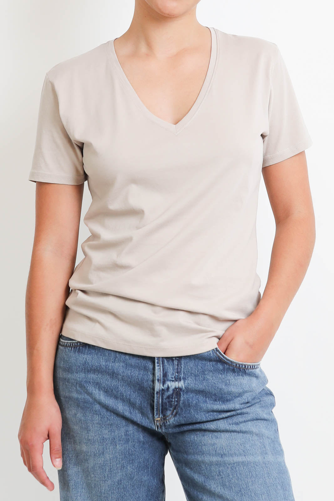 Vestibule, T-Shirt V-Neck in Dune