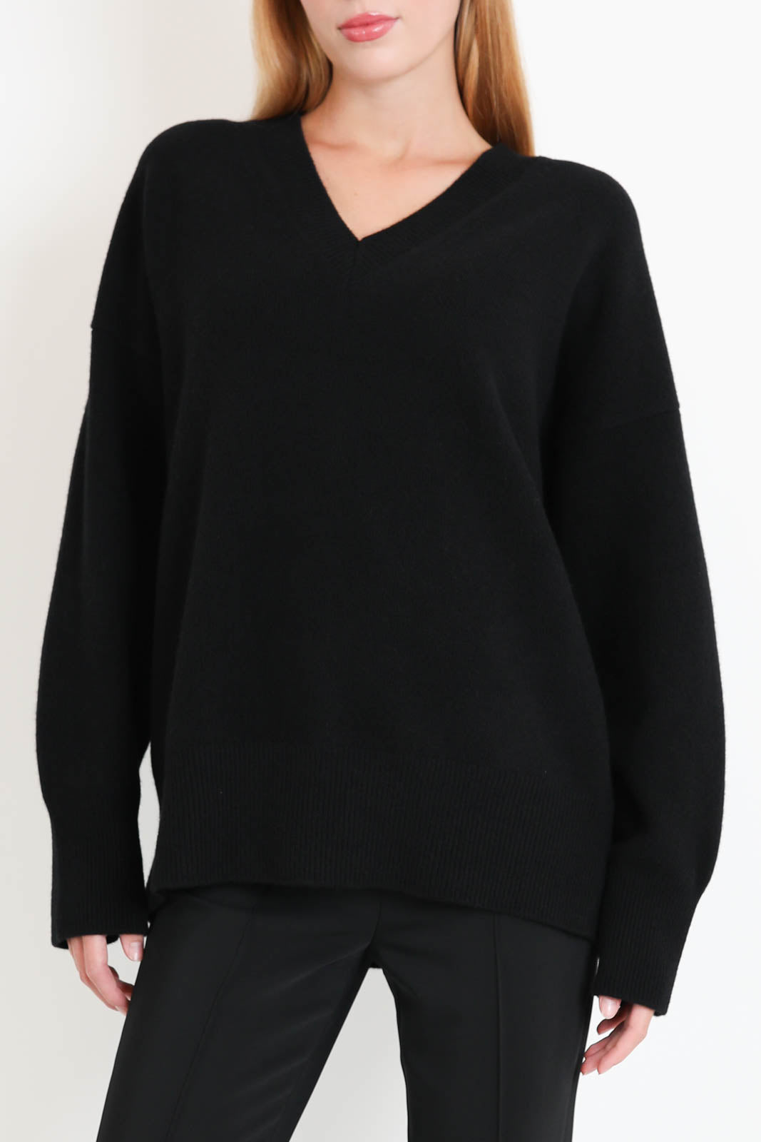 Róhe, Pullover Classic V-Neck in Schwarz