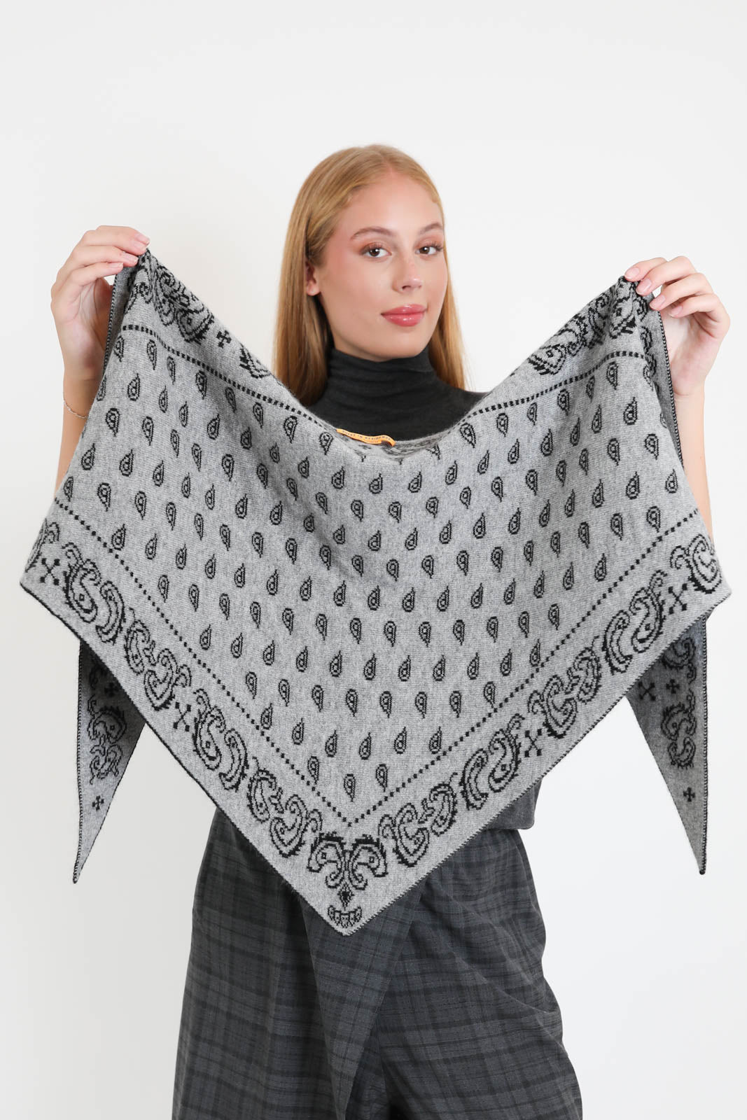 Guest in Residence, Schal Wild Rag in Black/Heather Grey