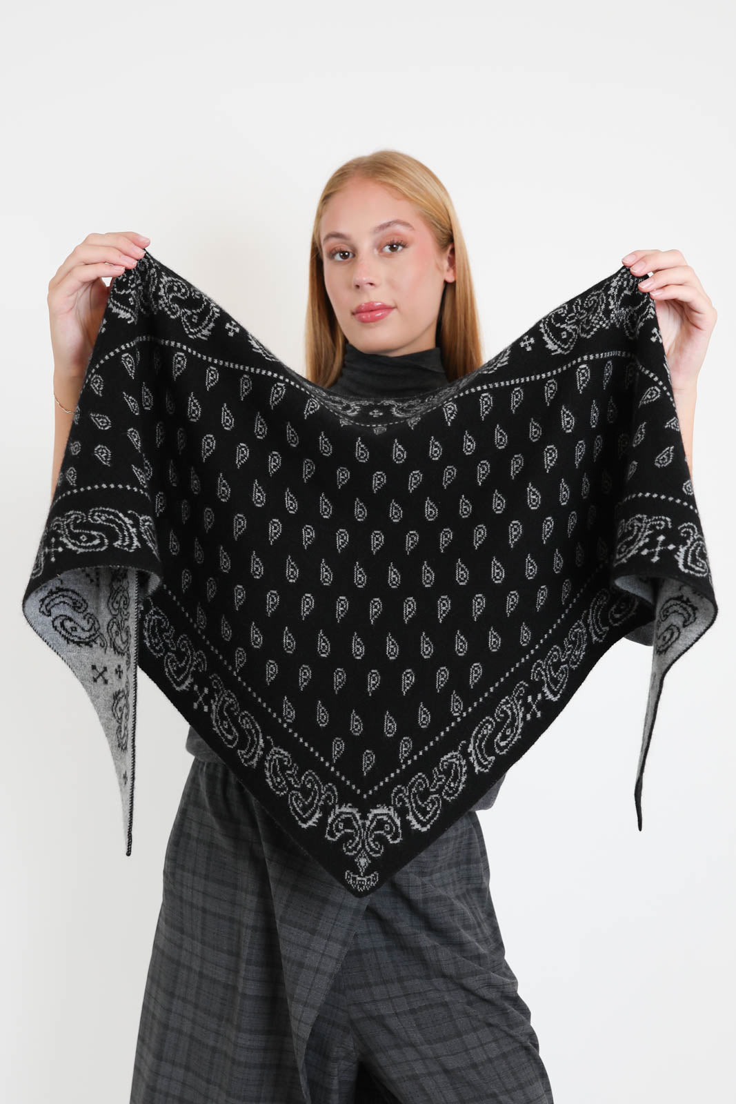 Guest in Residence, Schal Wild Rag in Black/Heather Grey