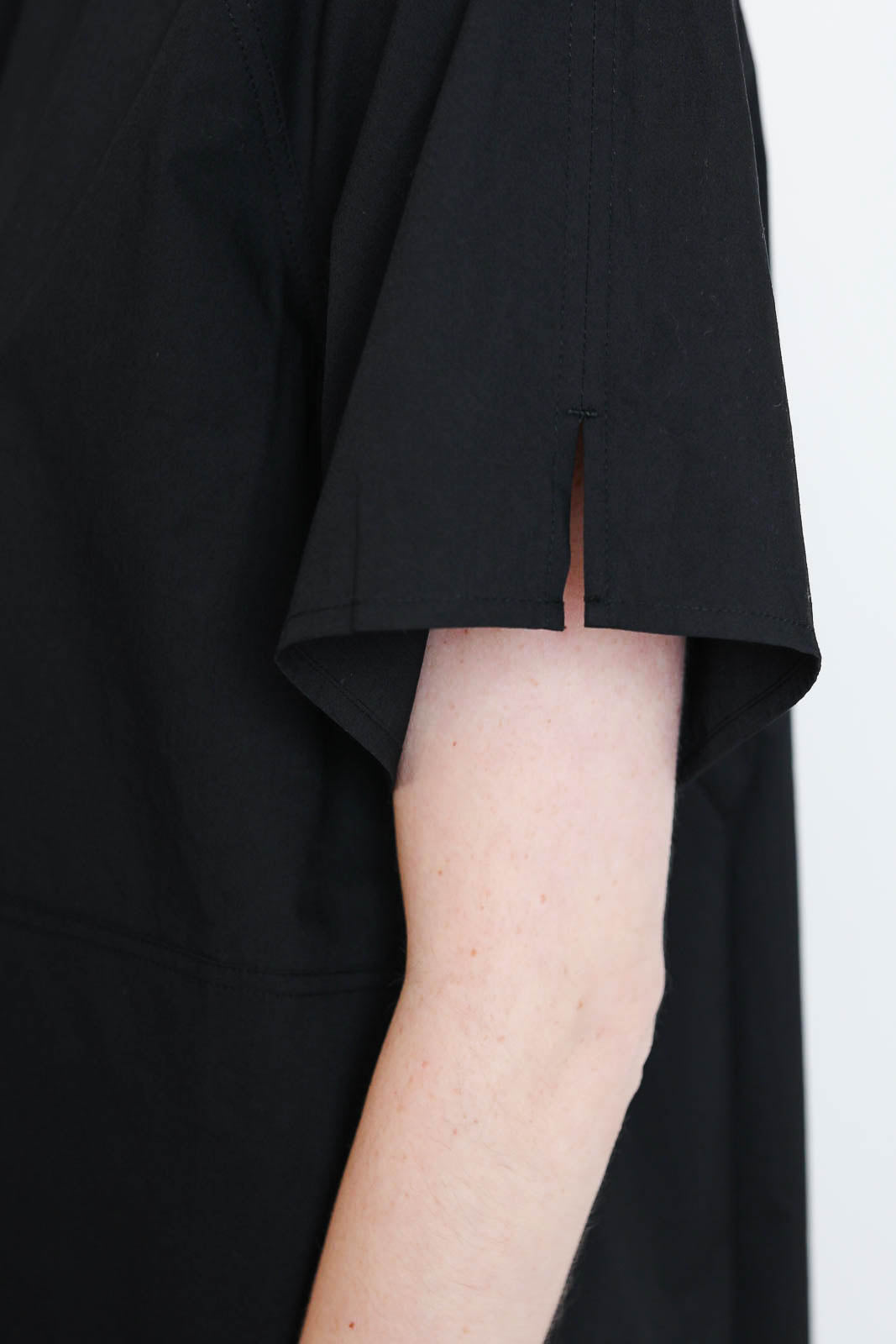 Lee Mathews, Top Poplin Tee in Schwarz