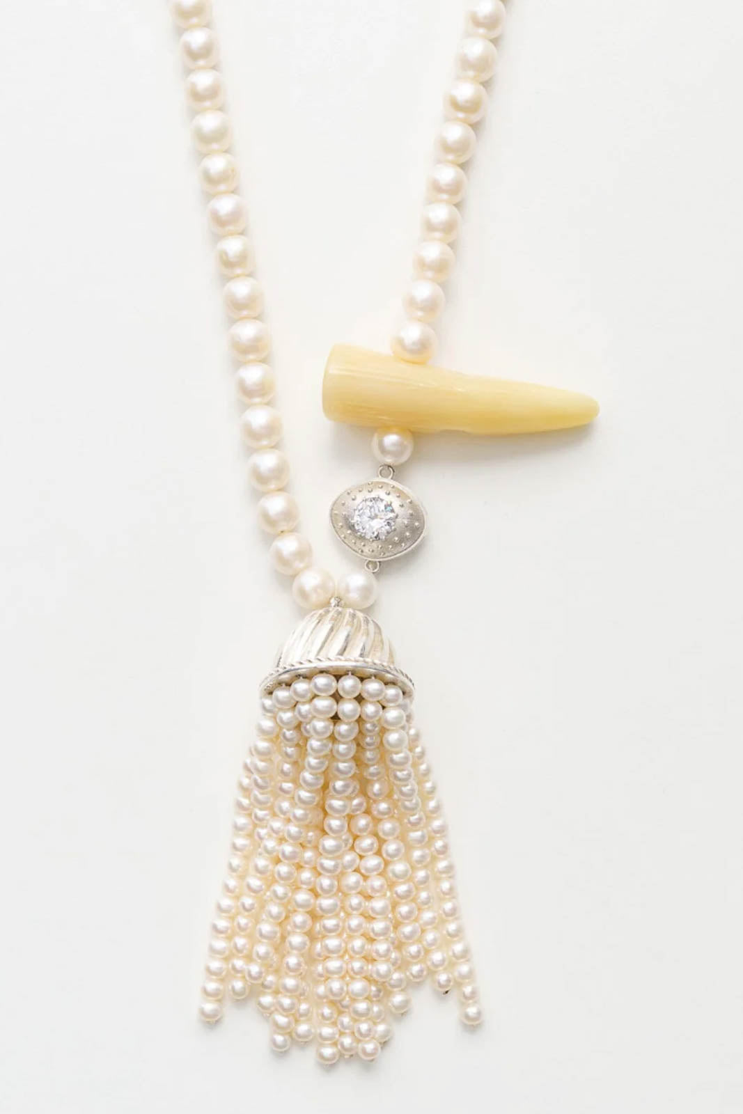 Nackiye, Petit Rengin necklace in white