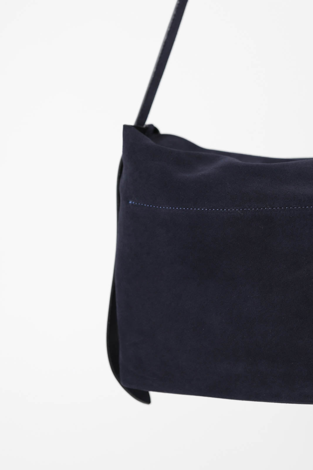 Tasche Dee aus Wildleder in Night