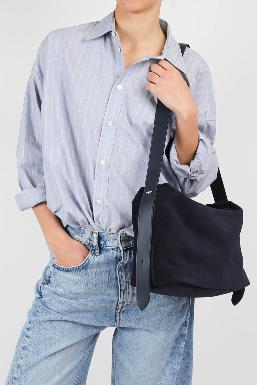 Tasche Dee aus Wildleder in Night