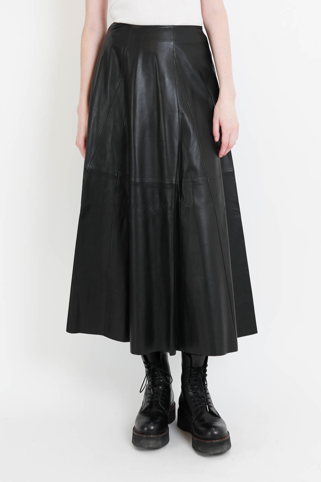 Arma, Rock Eleni in Schwarz