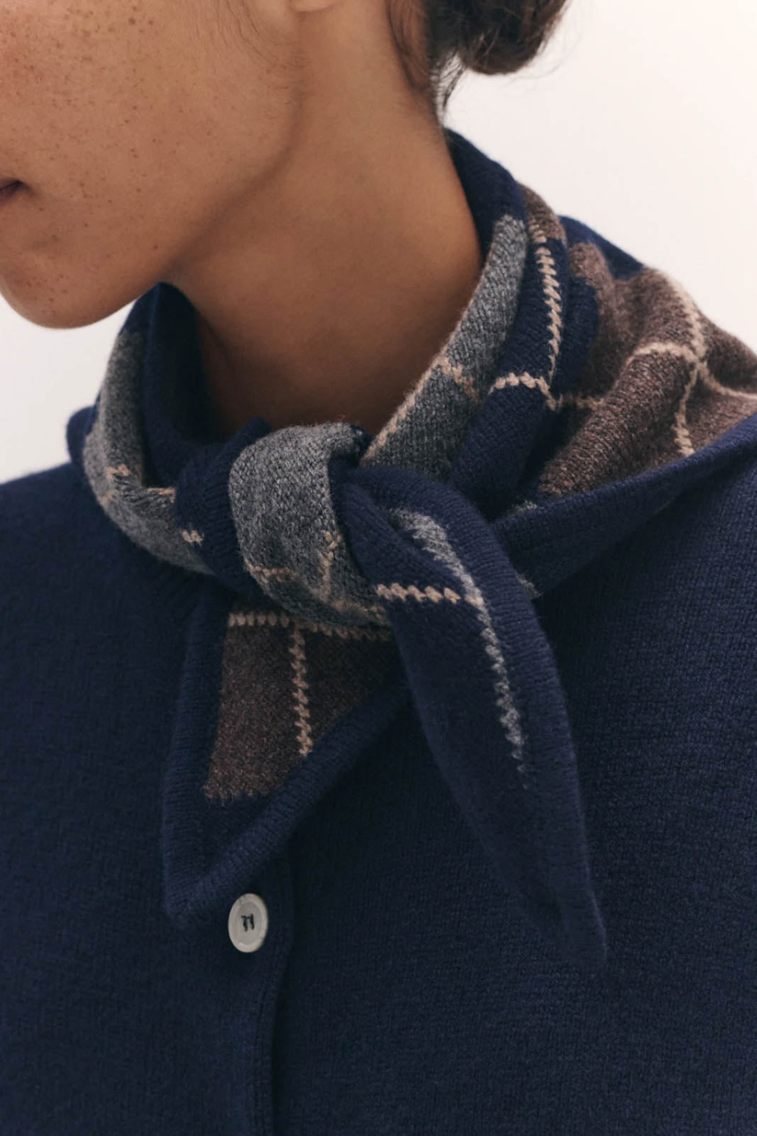 &Daughter, Foulard Fionn Argyle in Nero Navy with Brown