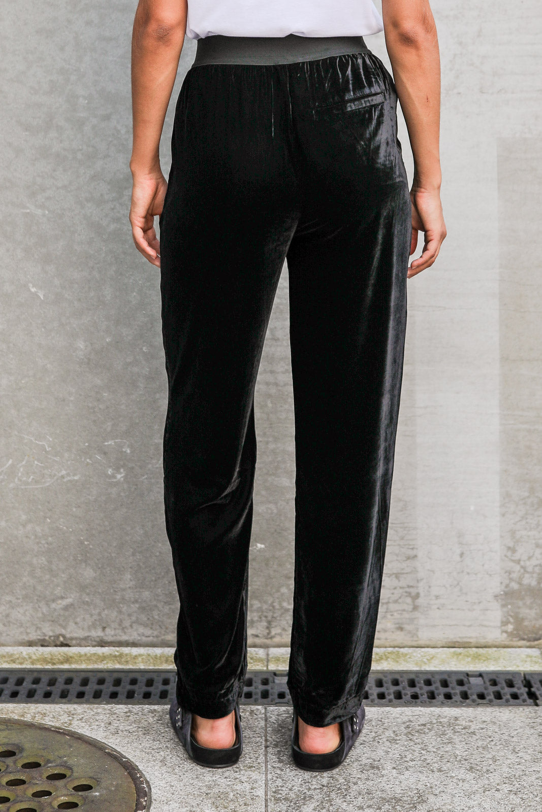 Hose Amalfie aus Samt in Schwarz
