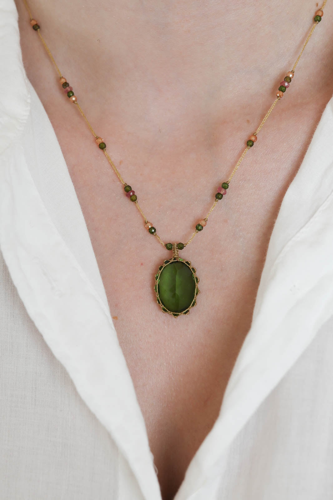 Sharing Bijoux, Halskette Tibet in Olive Dublet