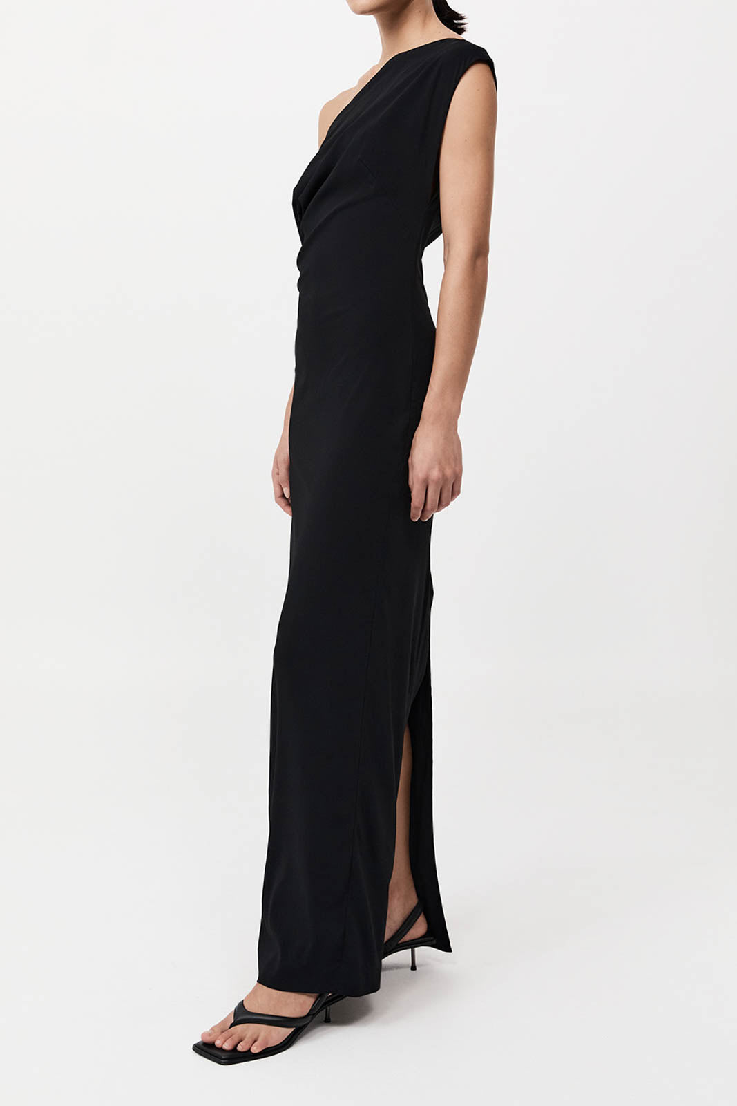 Kleid Asymmetric Off-Shoulder in Schwarz
