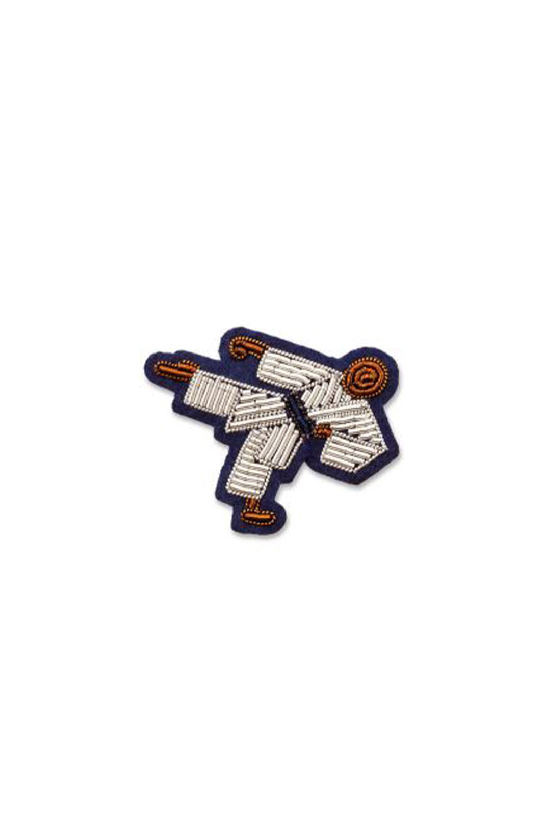 Brosche Karate in Weiss