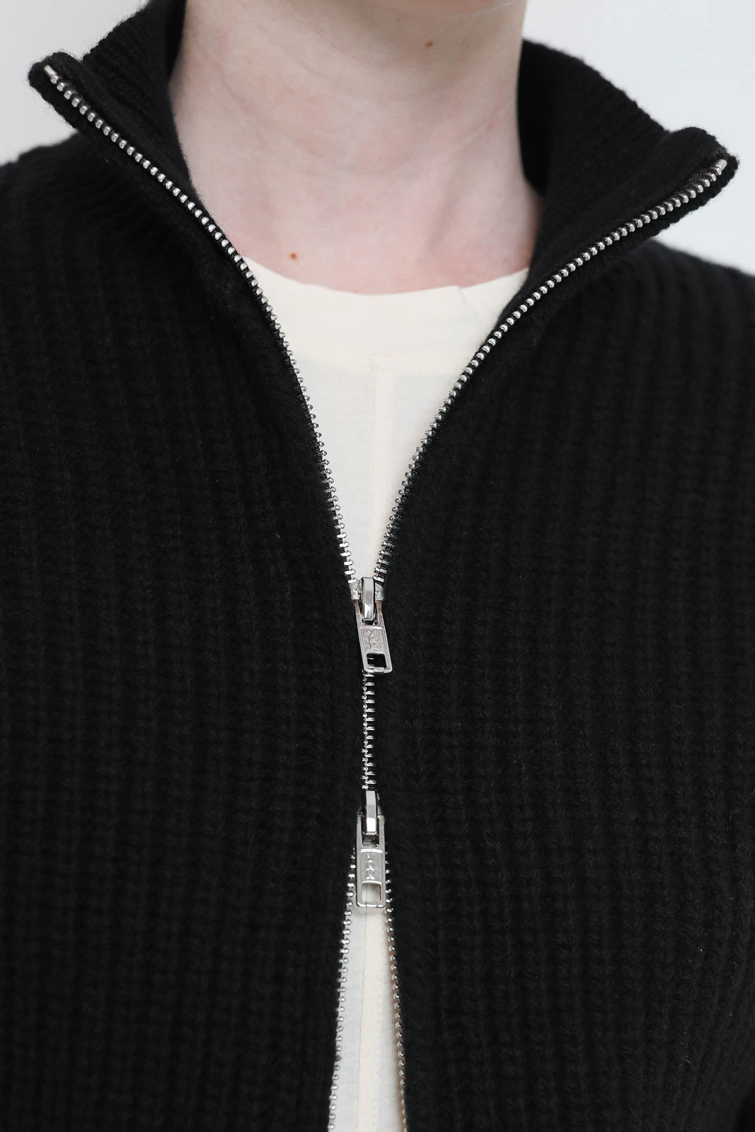 6397, Cardigan High Neck in black