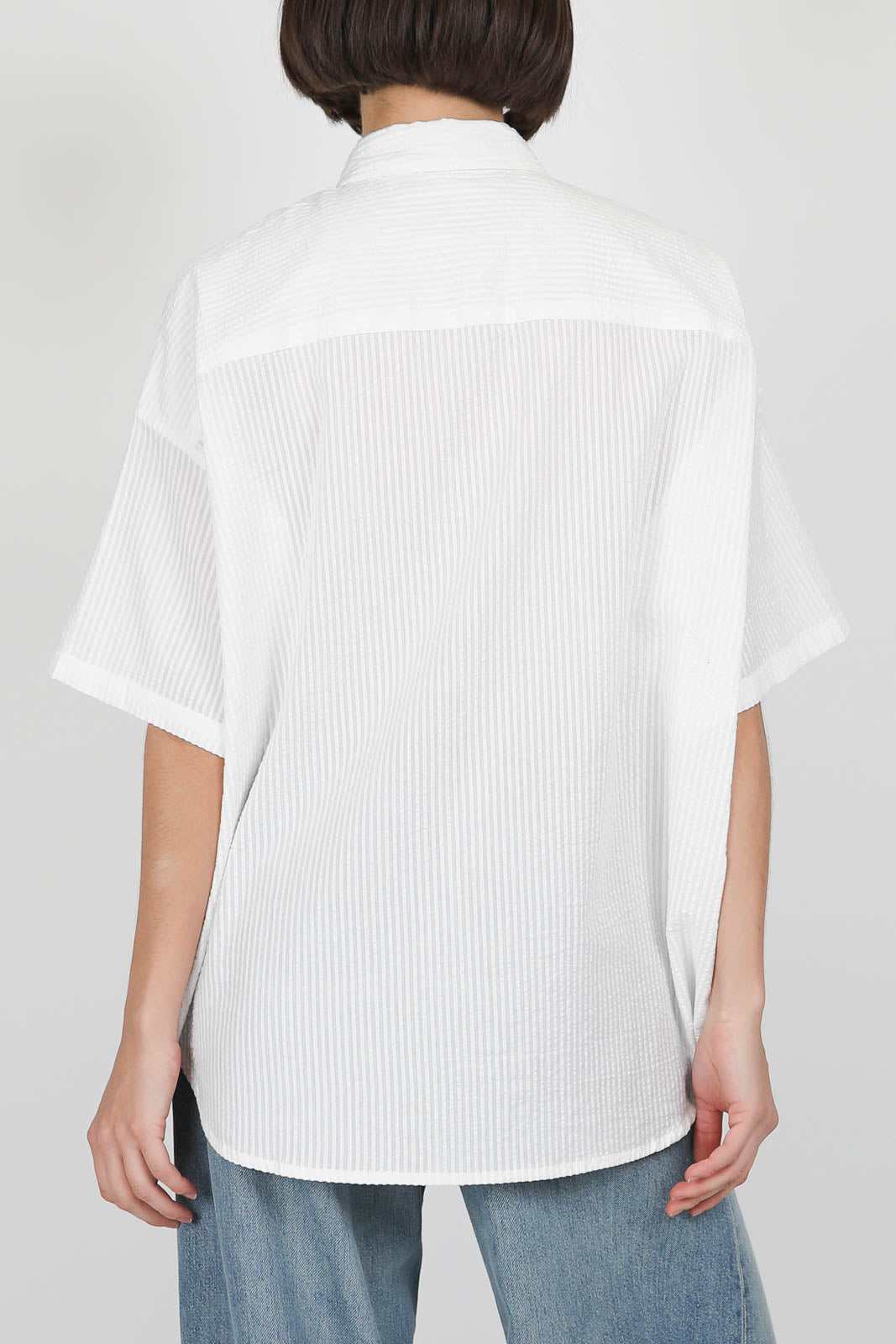 Blouse with short sleeves in white seersucker