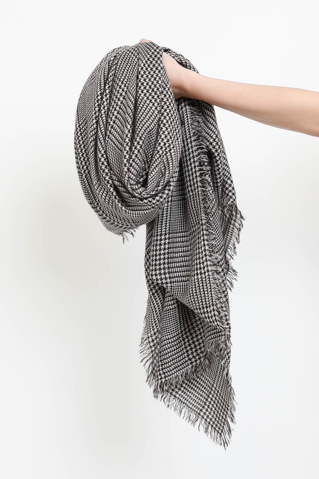 Faliero Sarti, Dernilla scarf in brown