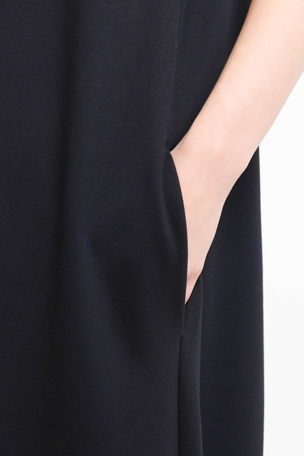 Vestibule Garderobe, Toujours dress in Dark Sapphire