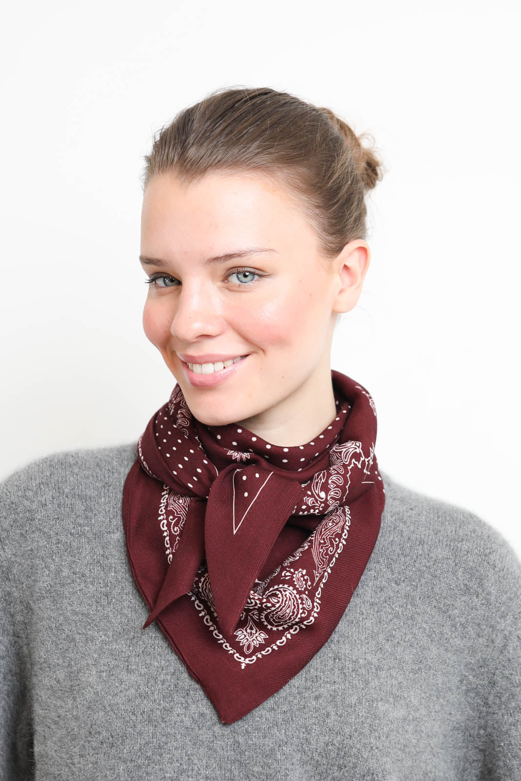 Vestibule, Parisienne scarf in vin