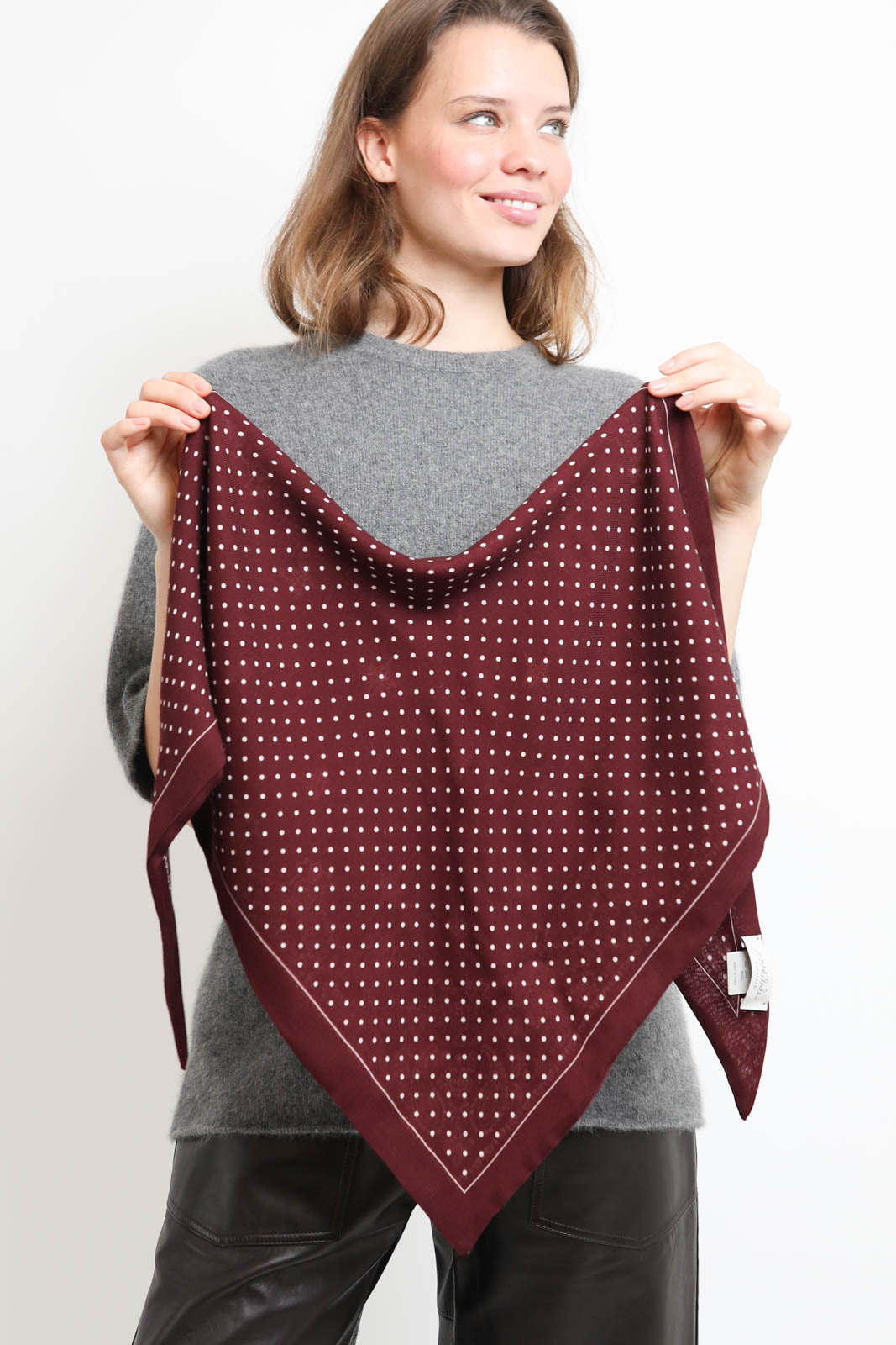 Vestibule, Parisienne scarf in vin