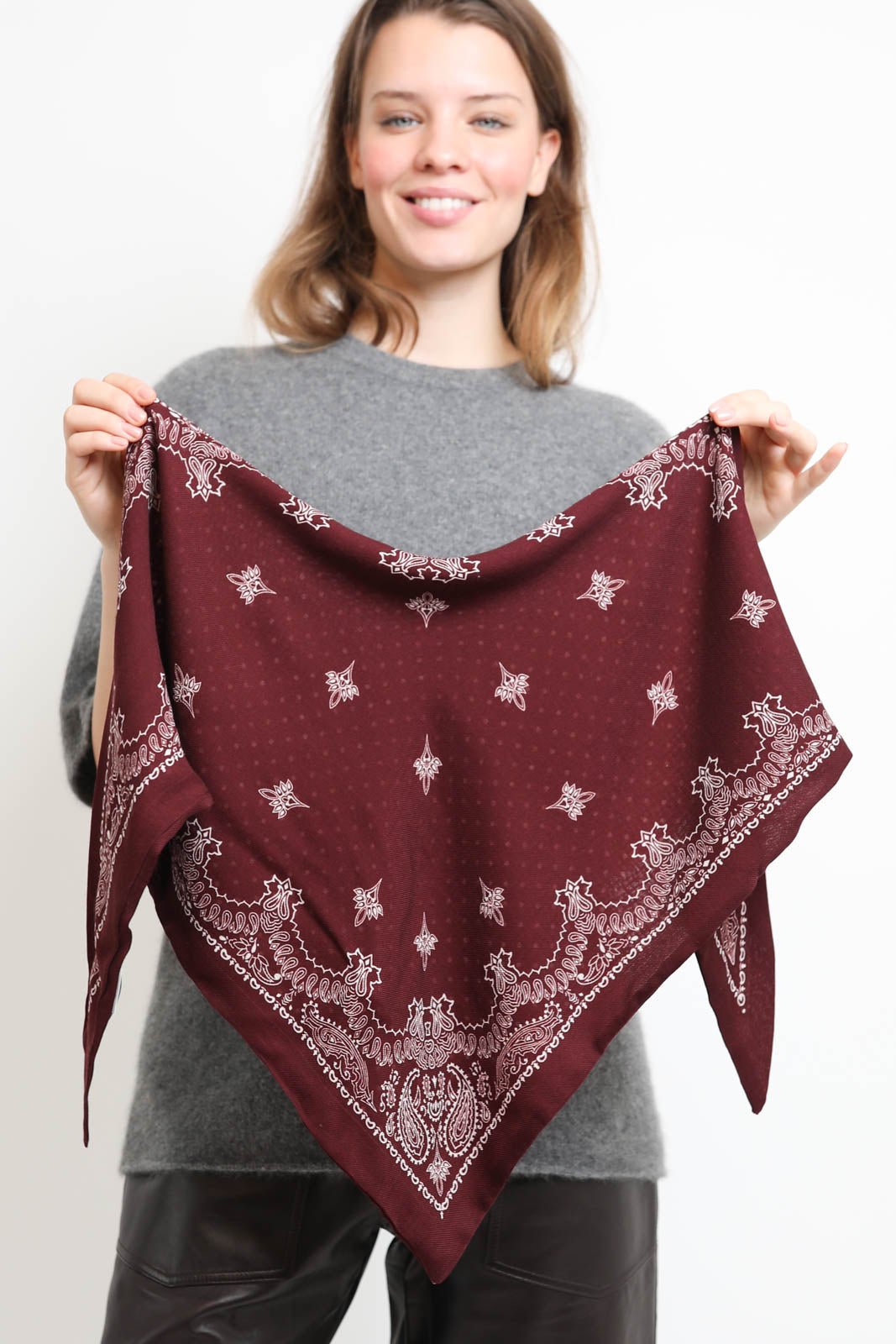 Vestibule, Parisienne scarf in vin