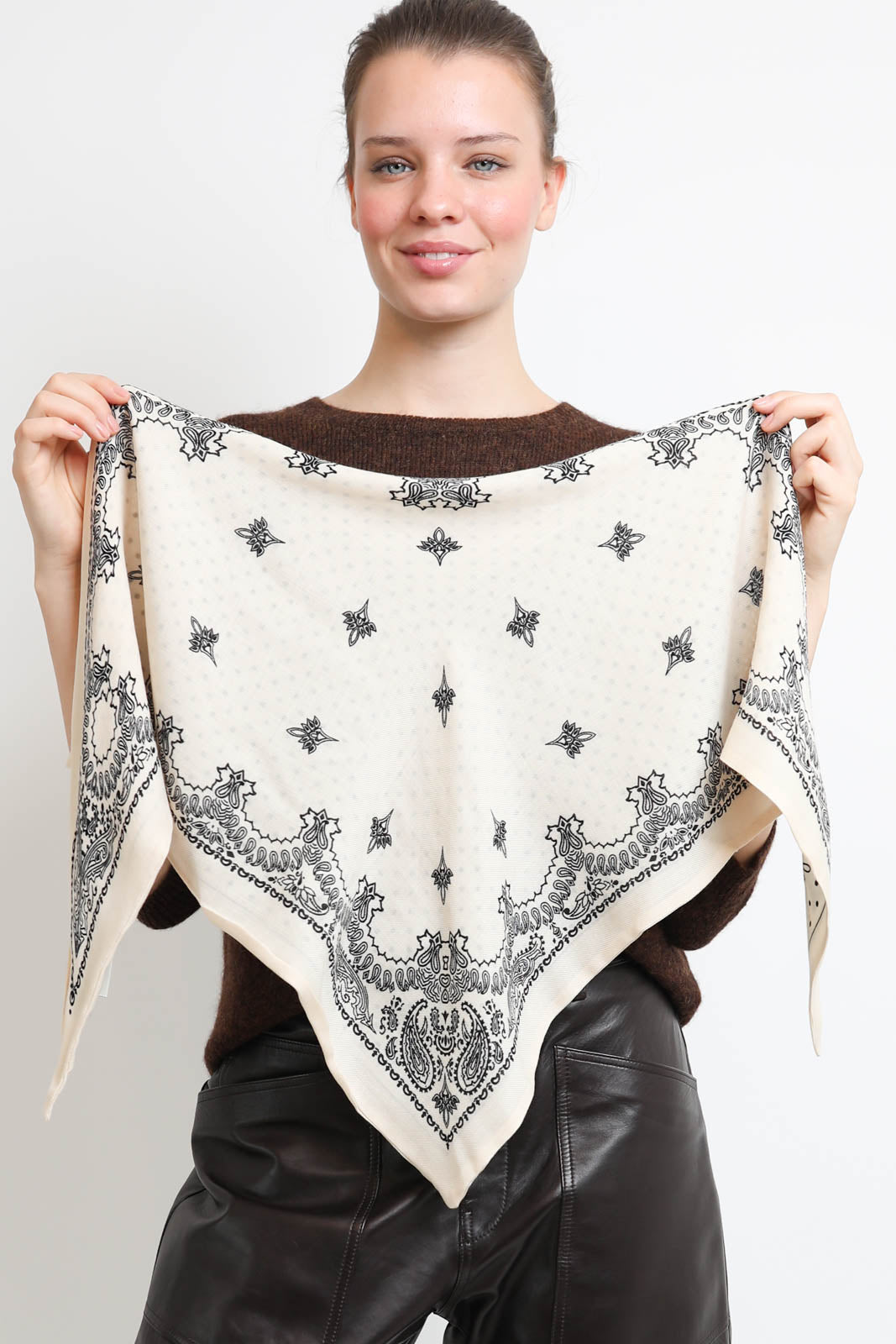 Vestibule, Parisienne scarf in cream