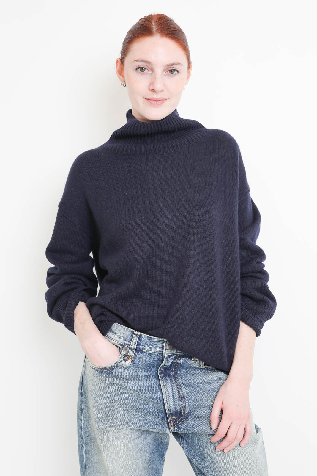 Soft Goat, boyfriend turtleneck sweater in navy