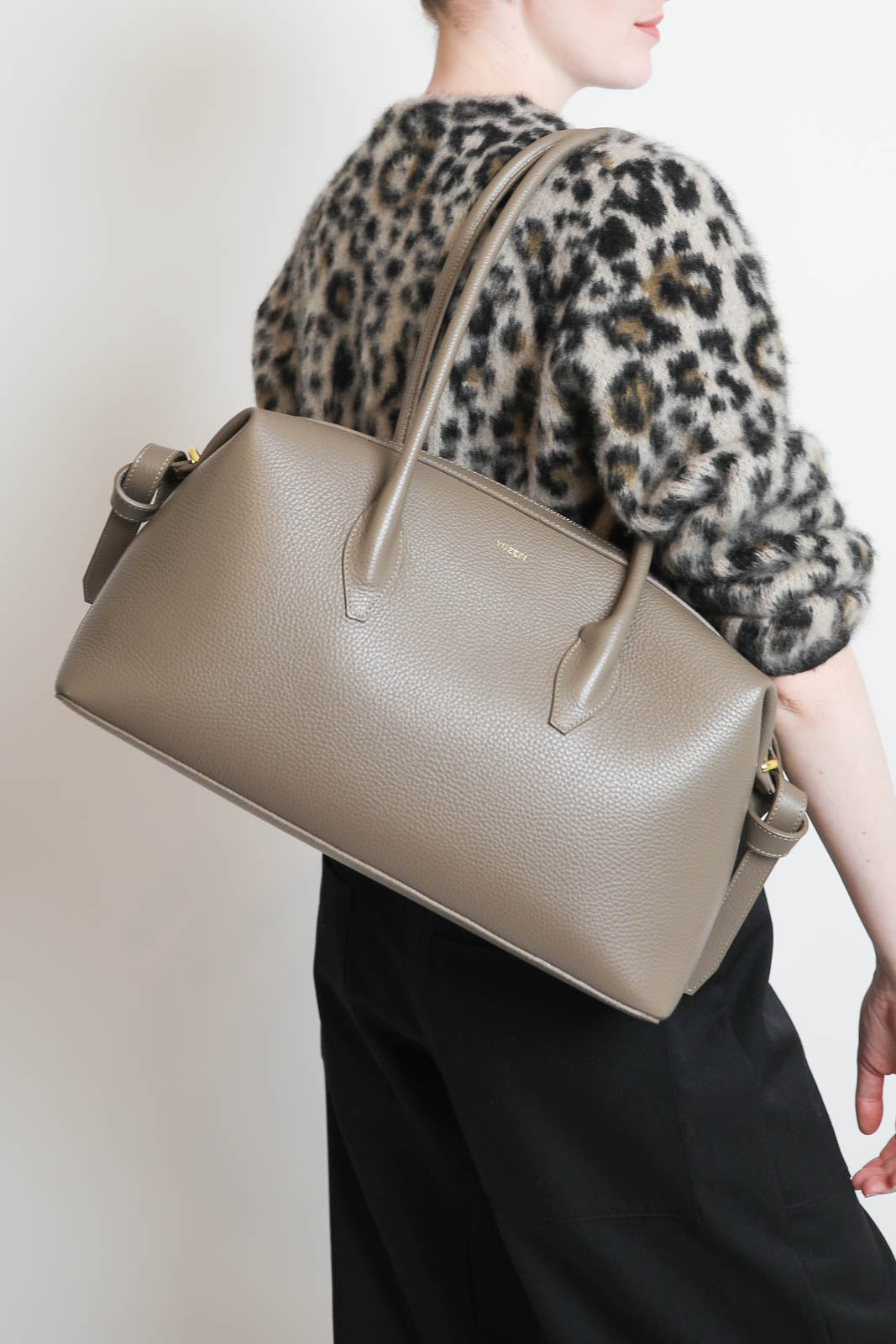 Yuzefi, Bag Duffle in Taupe