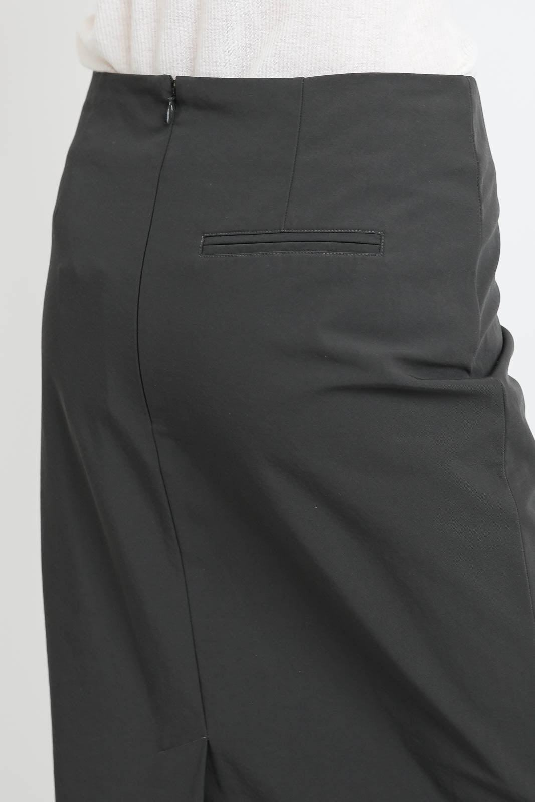 Skirt Minimal Column in Black Olive