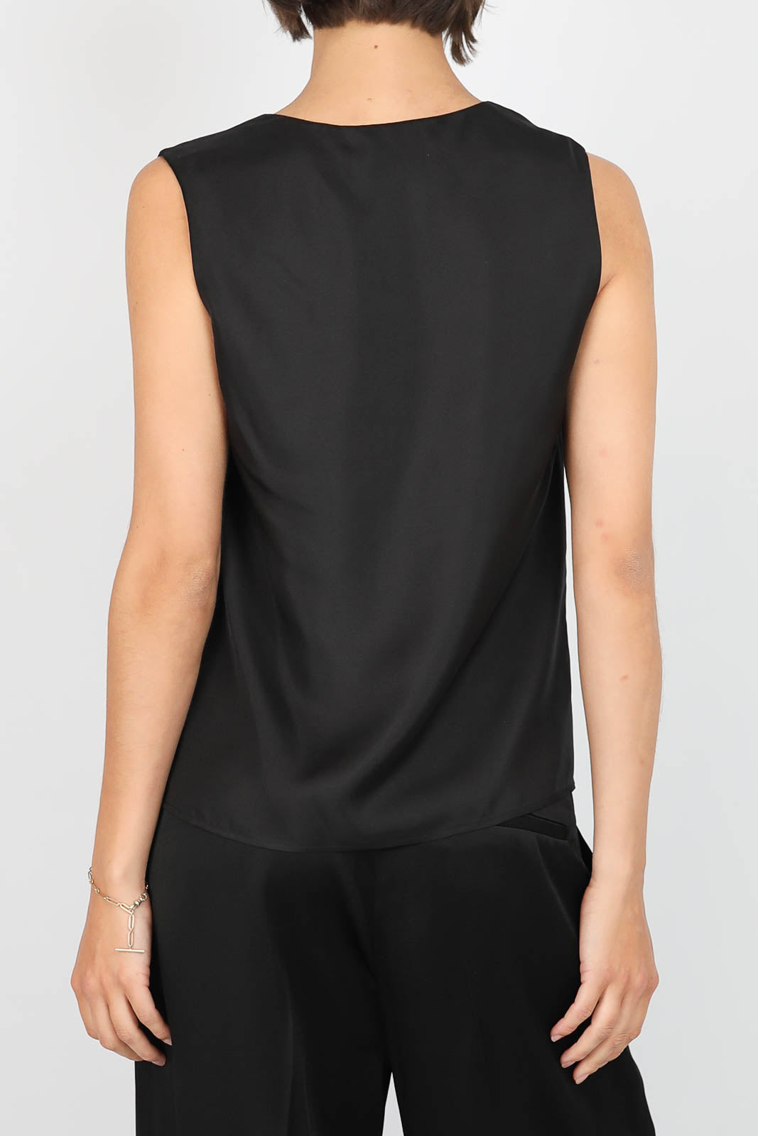 Top scoop-neck in black