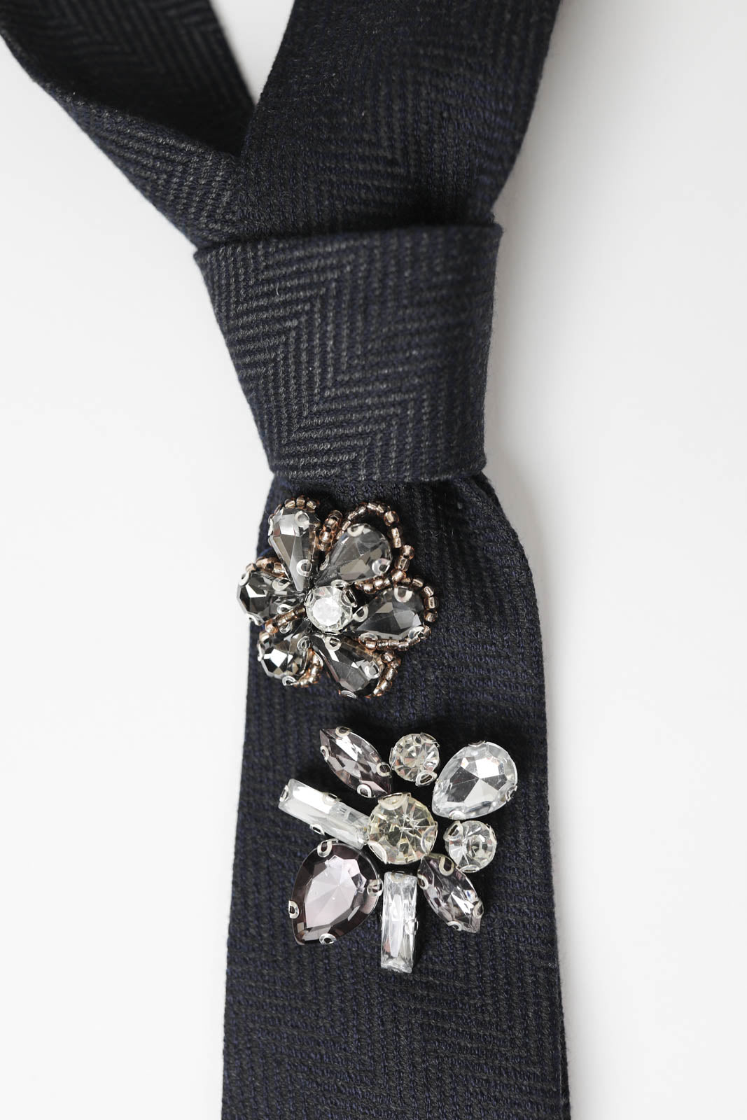 Atelier 1985, Perla tie in dark blue