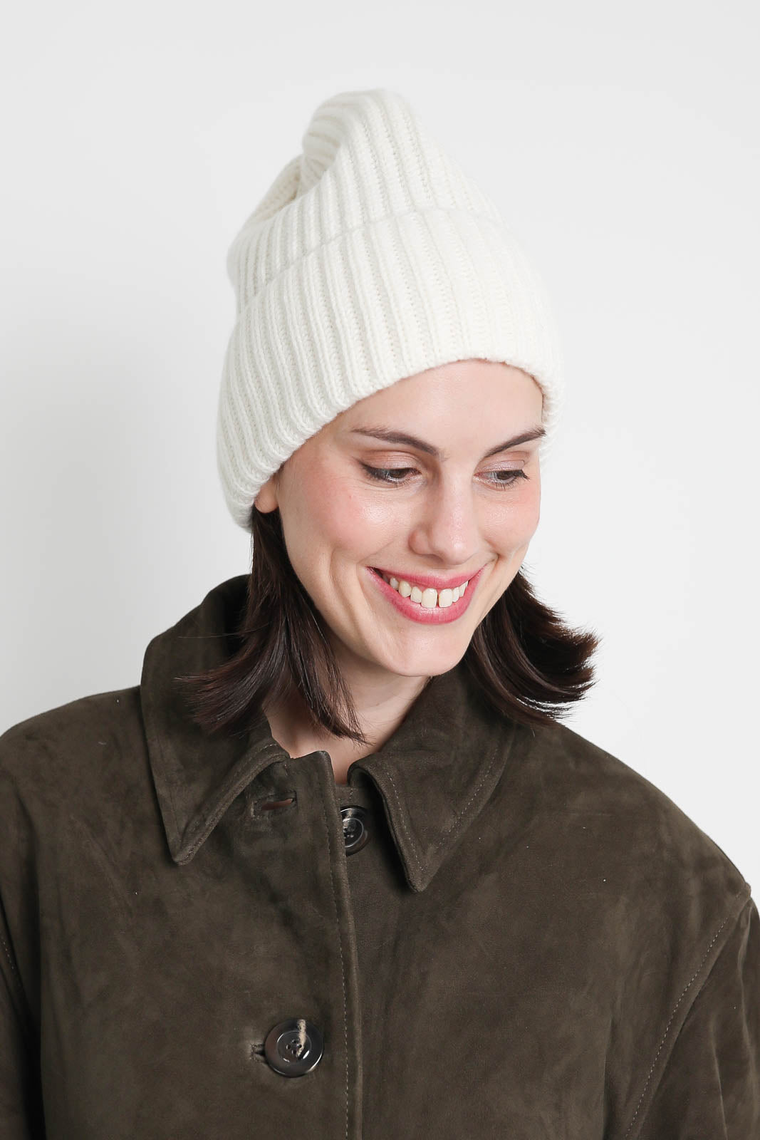 Warm Me, Marius hat in white