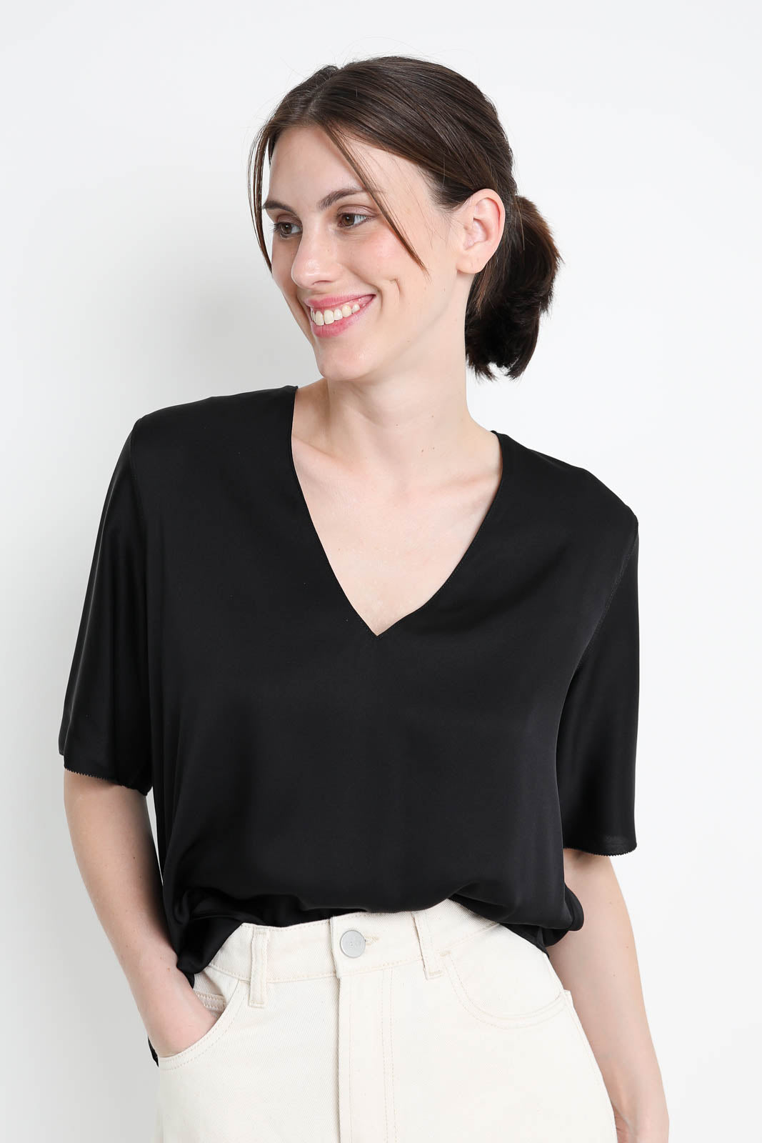 Ahlvar Gallery, Top Yoli in black