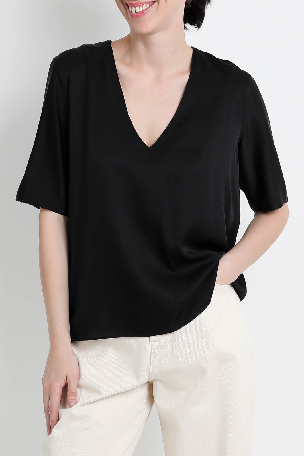 Ahlvar Gallery, Top Yoli in black