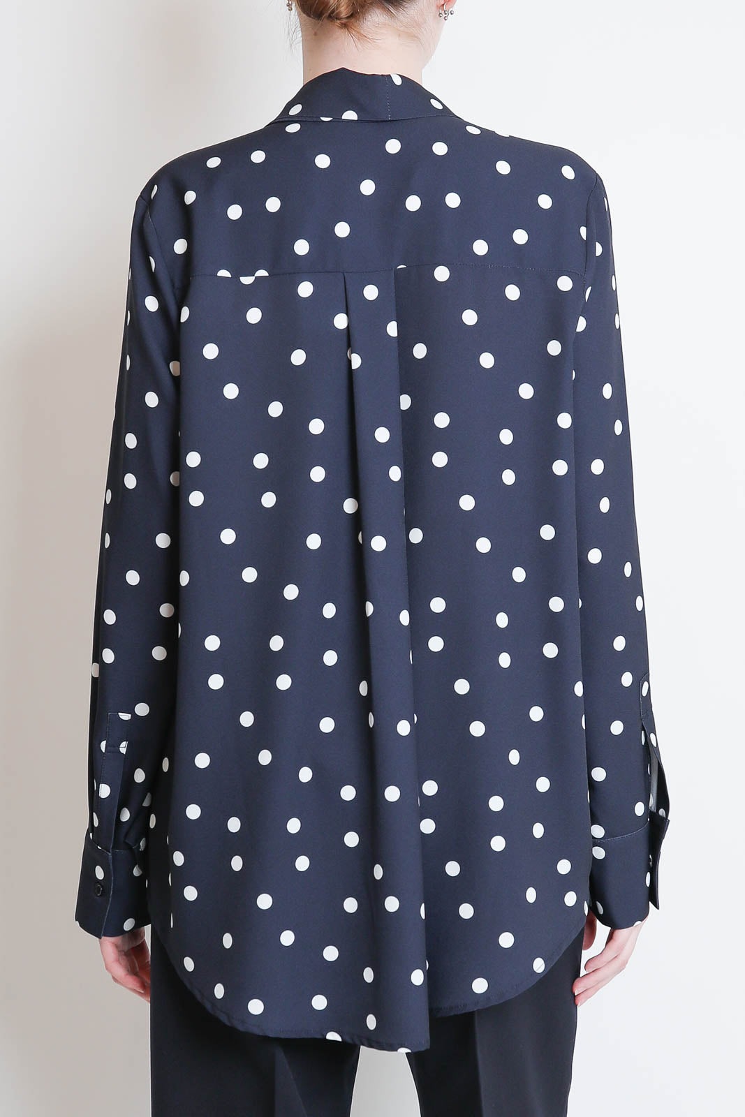 Atelier 1985, Conny blouse in blue polka dots