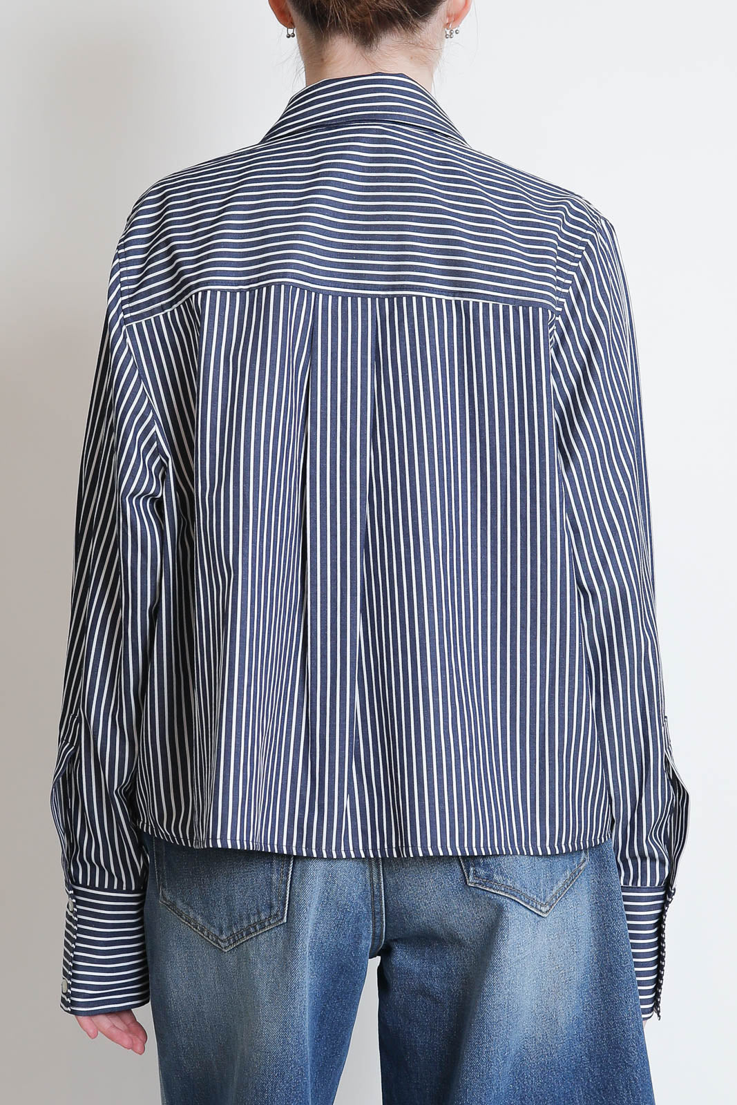 Atelier 1985, Kevin Crop blouse in blue/white