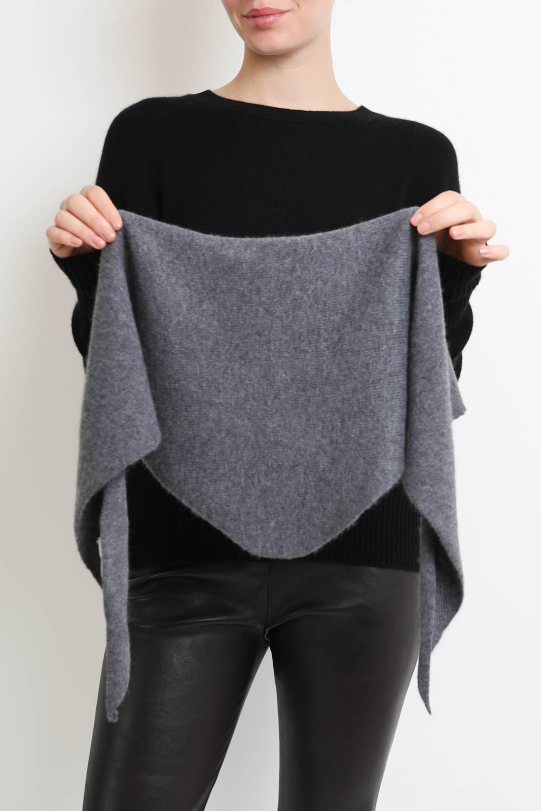 Lisa Yang, Florianne scarf in graphite