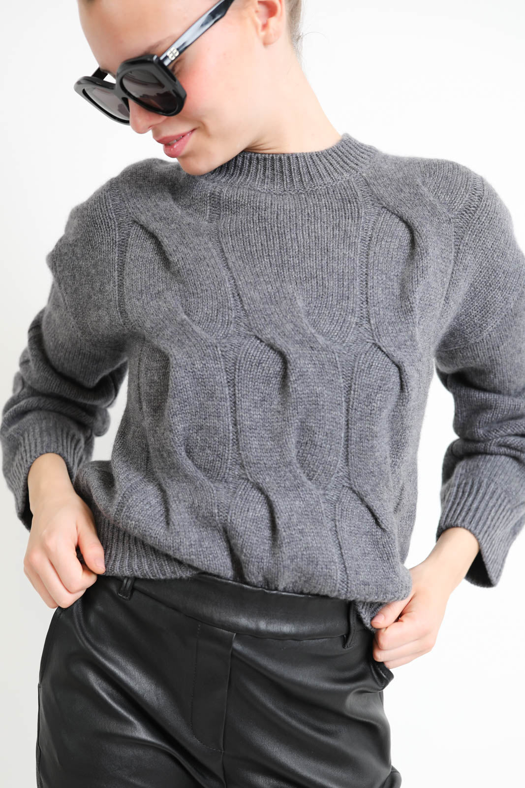 Lisa Yang, Sammie sweater in graphite