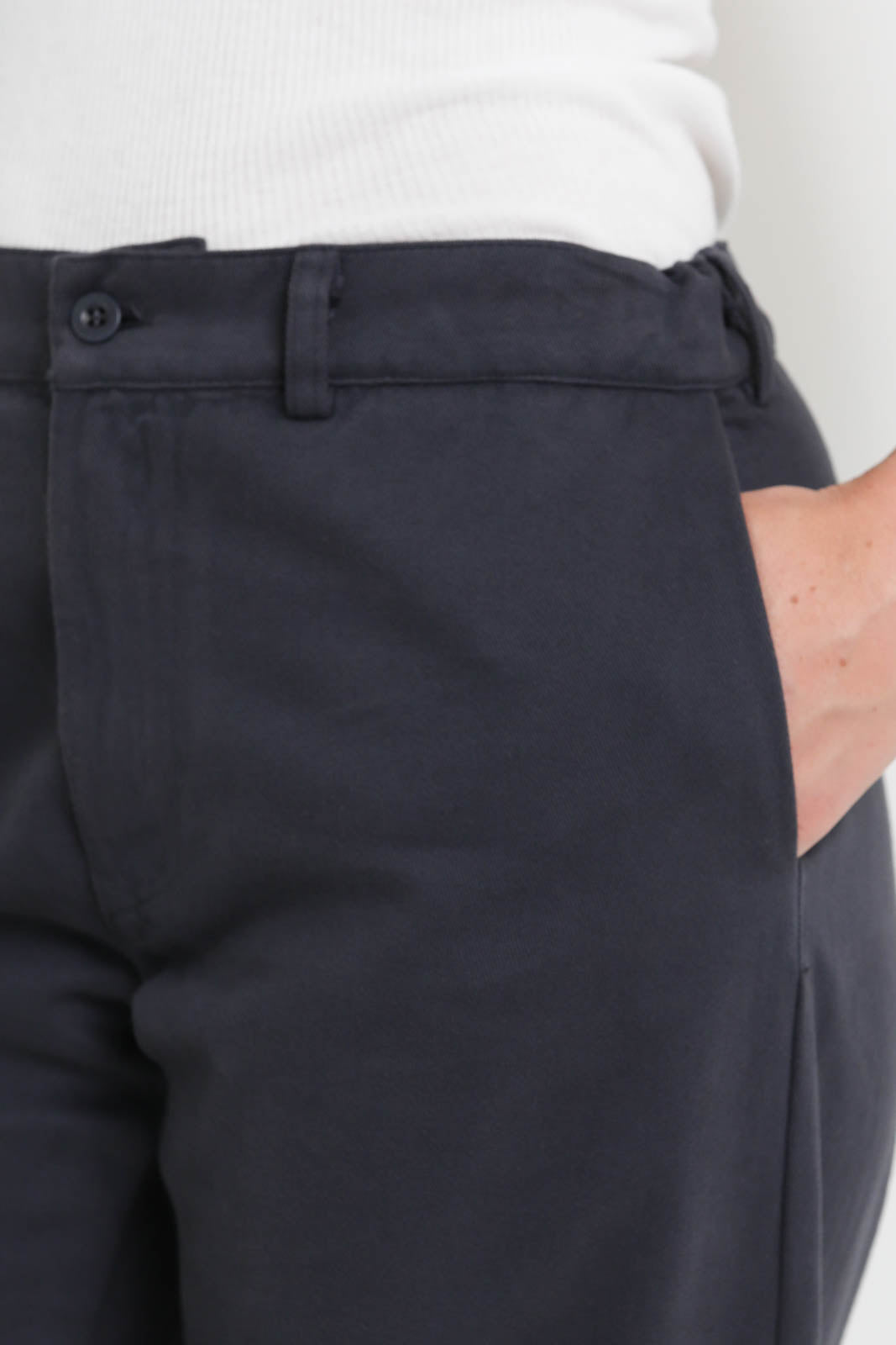 Labo.Art pants Bum Mel in graphite
