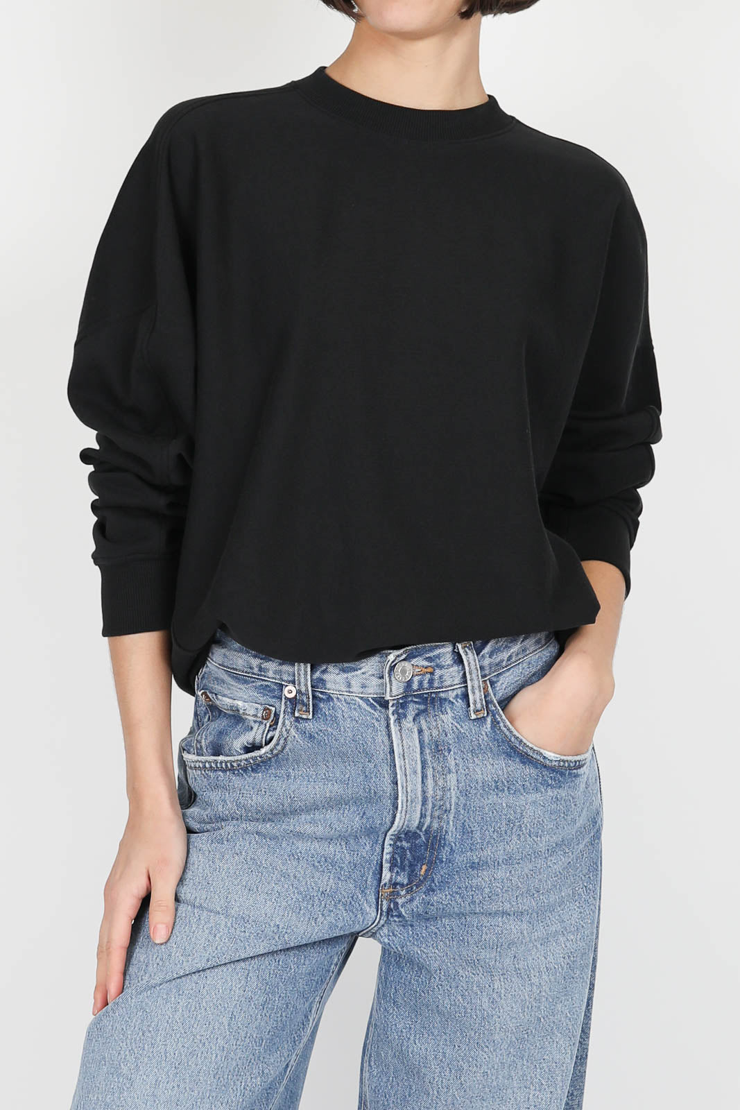 Light sweater in black