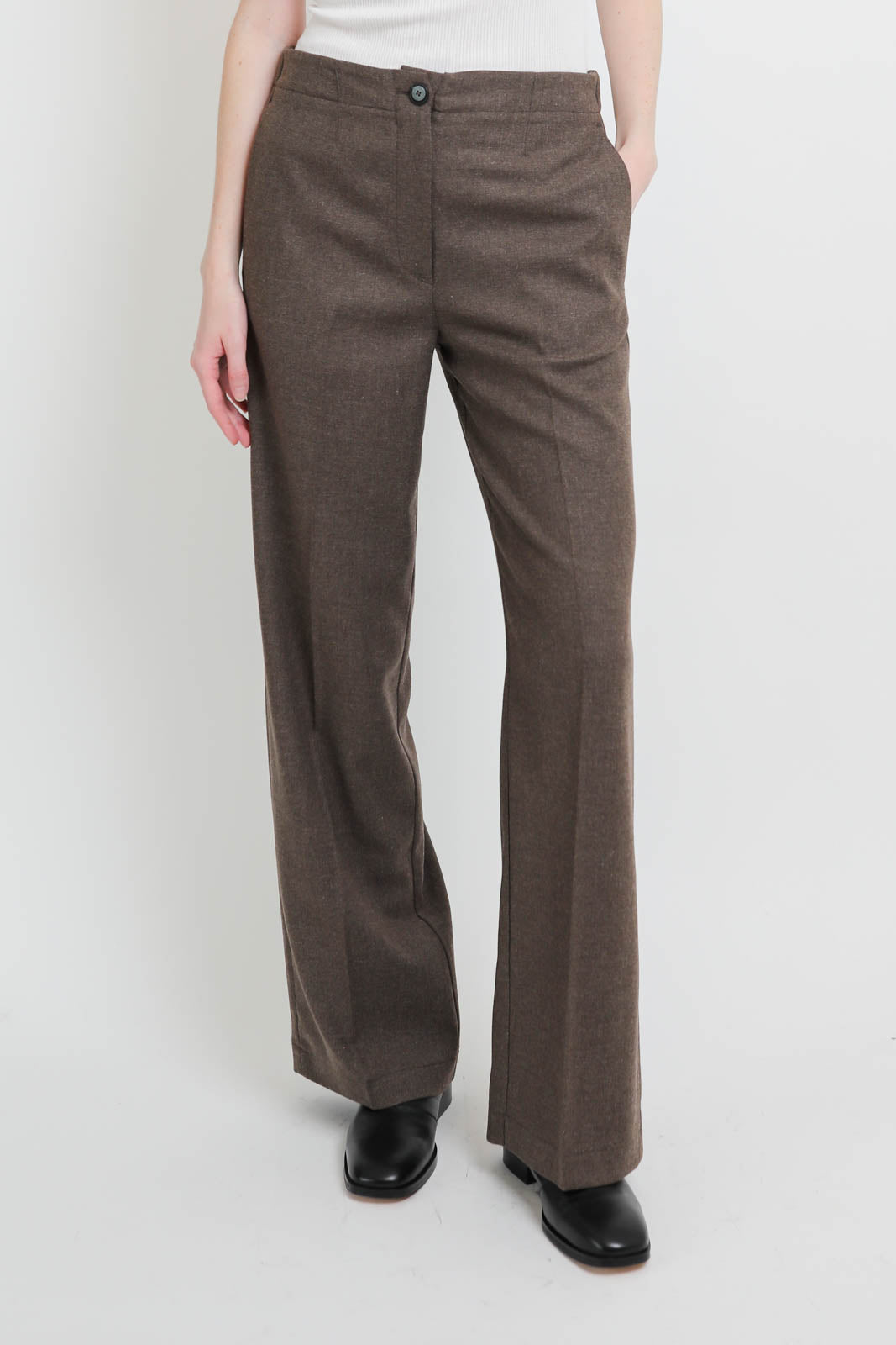 Pomandère, trousers with pleats in sigar