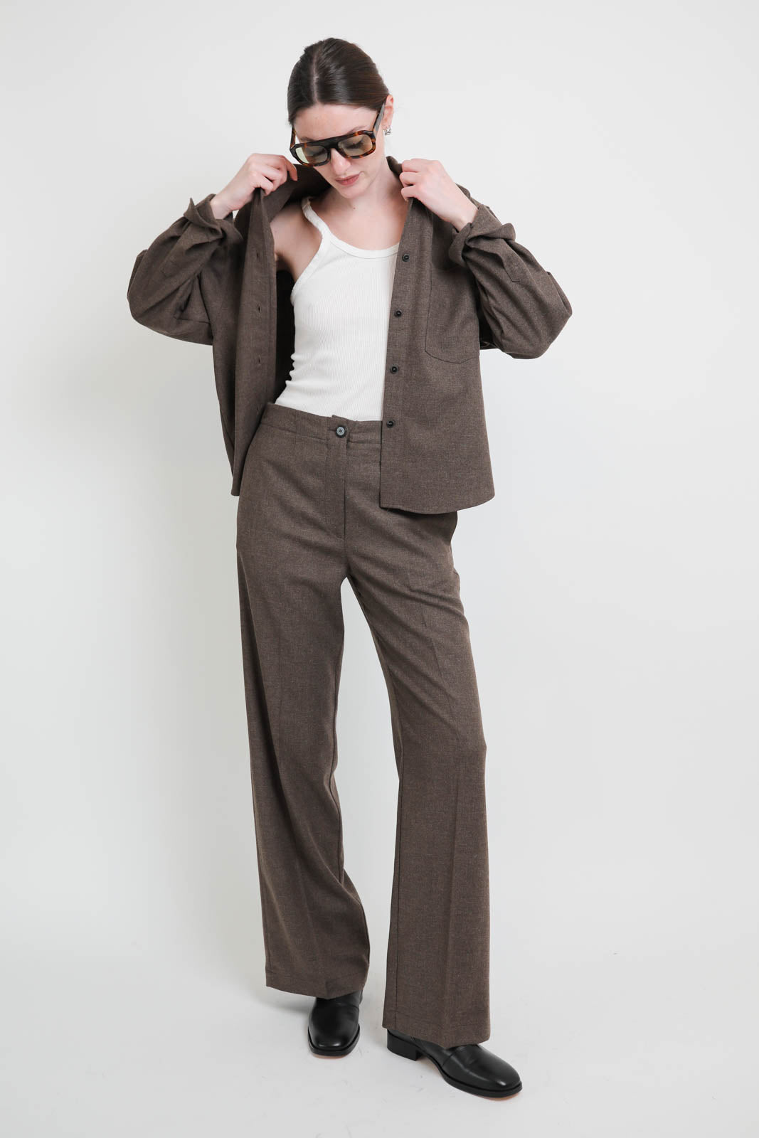 Pomandère, trousers with pleats in sigar