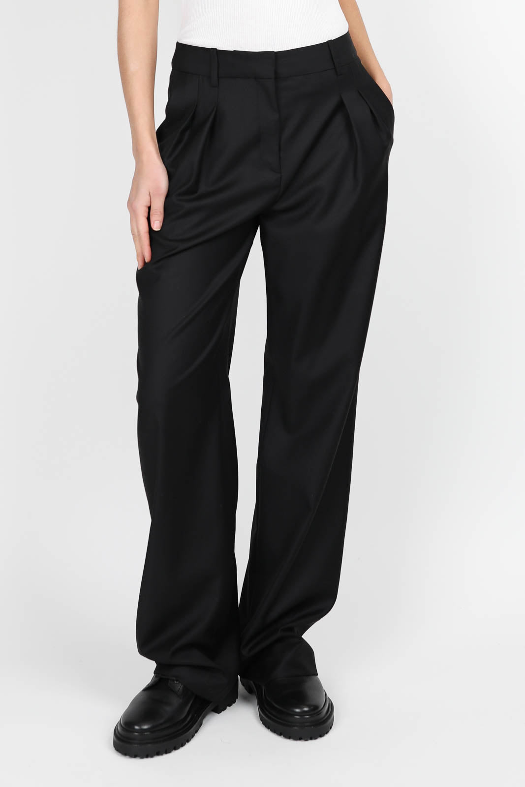 Sbiru trousers in black