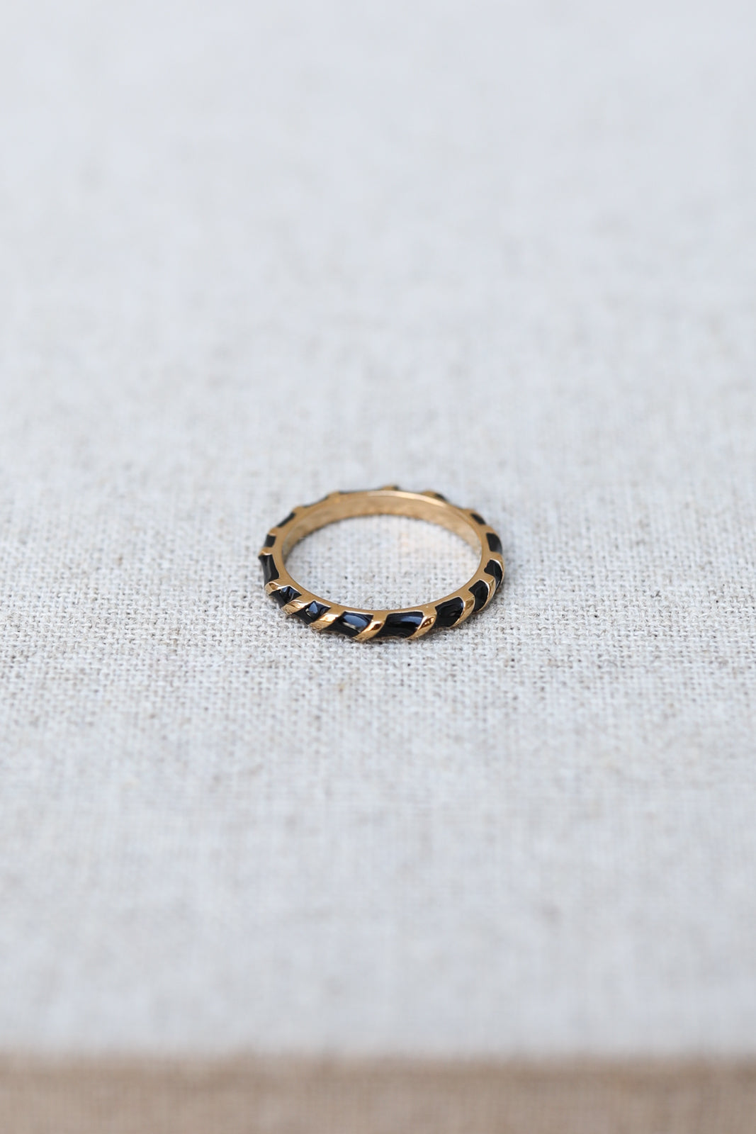 Aimée ring in black