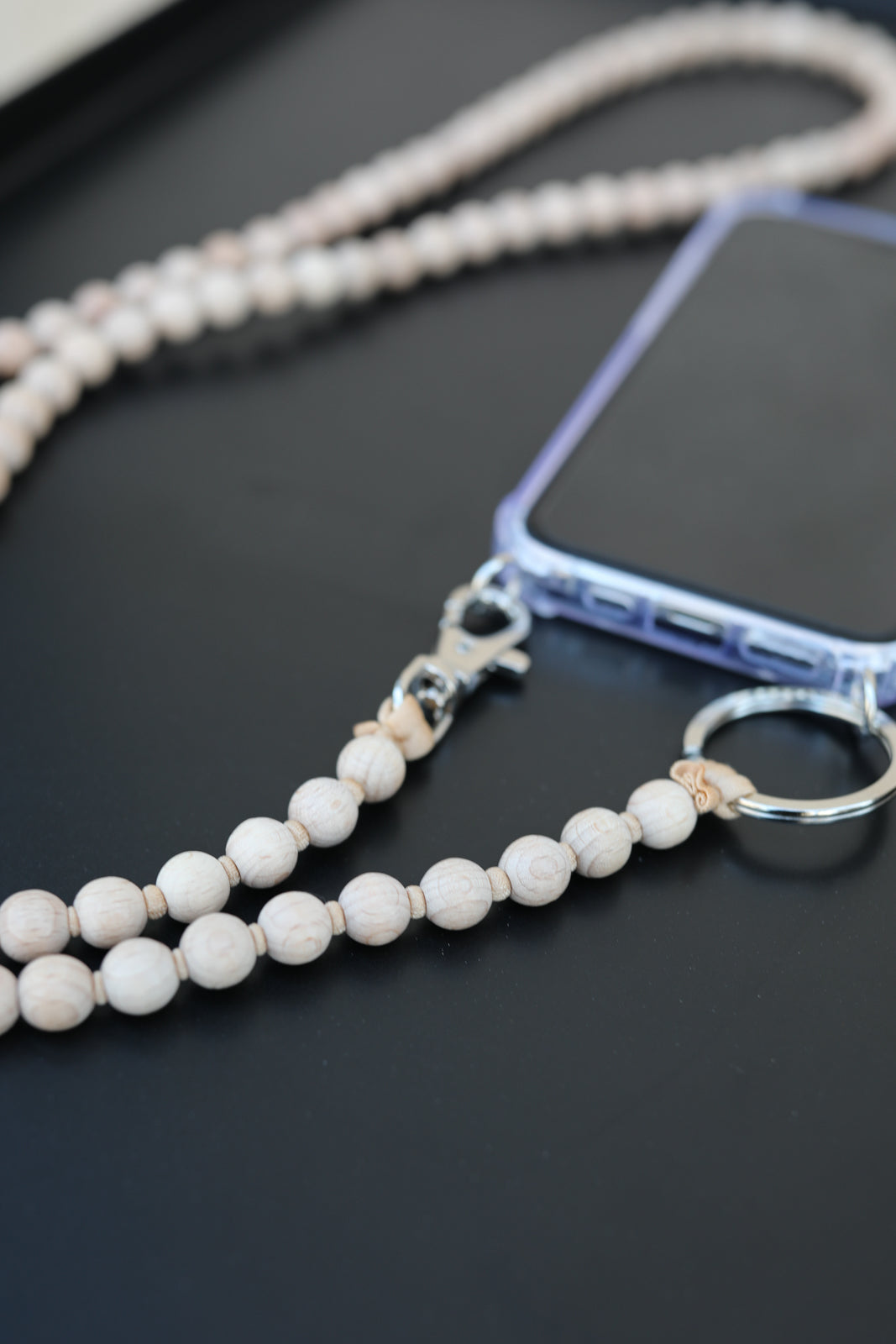 Cell phone chain in natural/beige