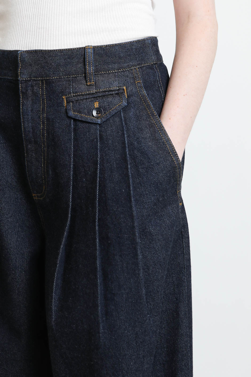 Tibi, jean Triple Pleat en indigo